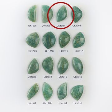 Amazonit kaboszon nieregularny 33,5mm