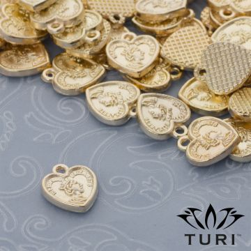 Zawieszka serce Elżbieta II w złotym kolorze 9.5x8.5 Zawieszka serce Elżbieta II w złotym kolorze 9.5x8.5