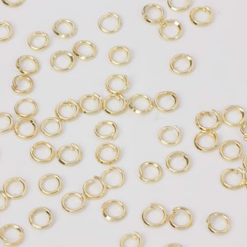 Kółeczka zaciskowe w kolorze złotym 4,5x0,8mm