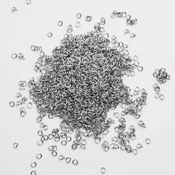 Kółeczka ze stali chirurgicznej zaciskowe w kolorze srebrnym 4x0,8mm