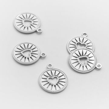 Zawieszka ze stali chirurgicznej kółko z wyciętym sercem w kolorze srebrnym 18mm