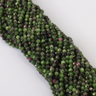 Zoisyt z rubinem kulka fasetowana 5,5mm