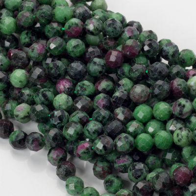 Zoisyt z rubinem kulka fasetowana 8,5mm