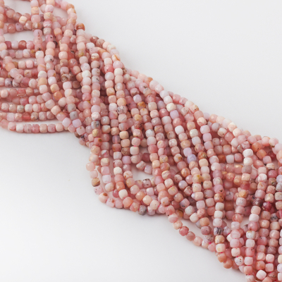 Opal r&oacute;żowy kostka fasetowana 4mm