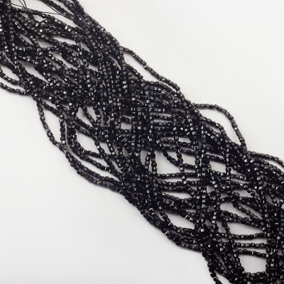 Spinel kostka fasetowana 2,5x2,5mm