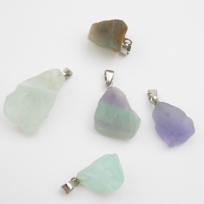 Zawieszka z surowego fluorytu 20-35mm