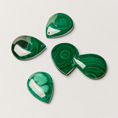 Zawieszka z naturalnego malachitu łezka 32x26mm