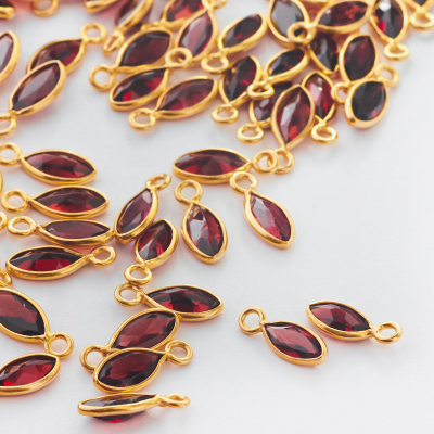 Srebrna zawieszka granat w okuciu pozłacany AG925 8mm