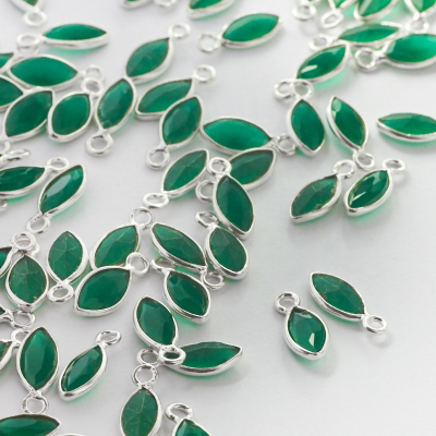 Srebrna zawieszka zielony onyks w okuciu AG925 7x4mm