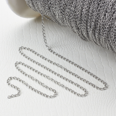 Łańcuszek ze stali chirurgicznej simple w kolorze srebrnym 3x1,7mm