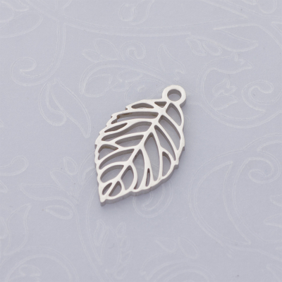 Zawieszka ze stali chirurgicznej liść w kolorze srebrnym 20x11mm