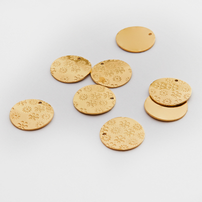 Zawieszka kółko wygięte w kwiatki ze stali chirurgicznej w kolorze złotym 18mm