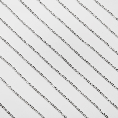 Łańcuszek owal nacinany ze stali szlachetnej w kolorze srebrnym 3x2,4mm