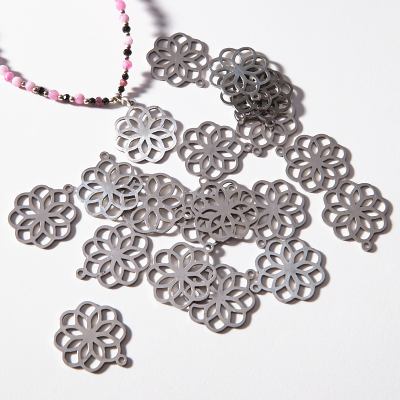 Zawieszka ze stali chirurgicznej atom w kolorze srebrnym 19,7mm