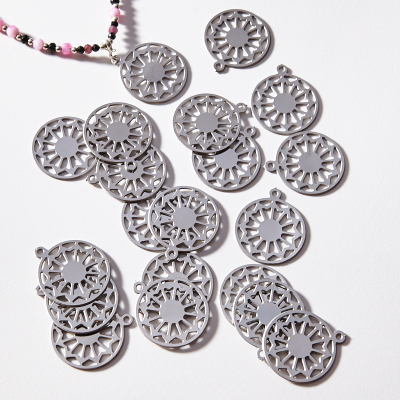 Zawieszka ze stali szlachetnej pajęczyna w kolorze srebrnym 18,4mm