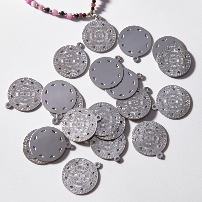 Zawieszka ze stali szlachetnej mandala w kolorze srebrnym 18,3mm
