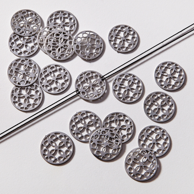 Zawieszka łącznik ze stali szlachetnej ażur w kolorze srebrnym 18,5mm
