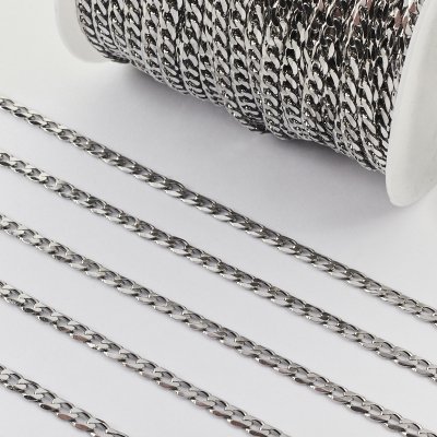 Łańcuszek ze stali chirurgicznej pancerka płaska fasetowana w kolorze srebrnym 7x4mm