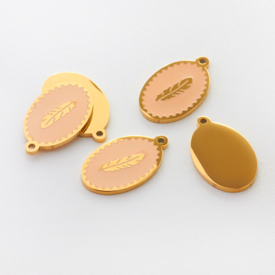 Zawieszka emaliowana owal ze stali chirurgicznej w kolorze złotym piórko brzoskwiniowe 17,7mm