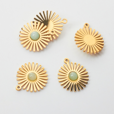 Zawieszka ze stali chirurgicznej słoneczko z amazonitem w kolorze złotym 14mm