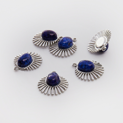 Zawieszka ze stali chirurgicznej wachlarz z lapis lazuli w kolorze srebrnym 15,5mm