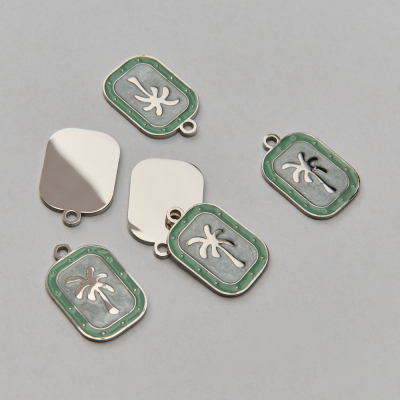 Zawieszka ze stali chirurgicznej emaliowana z palmą w kolorze srebrnym 19,5mm