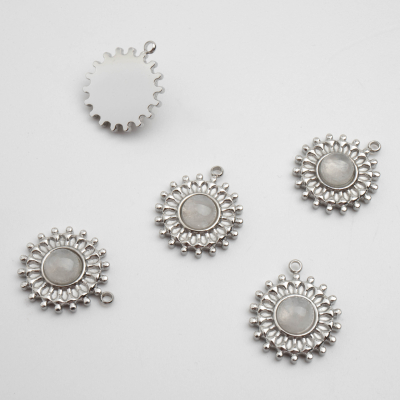 Zawieszka ze stali chirurgicznej słoneczko z kamieniem słonecznym w kolorze srebrnym17,5mm