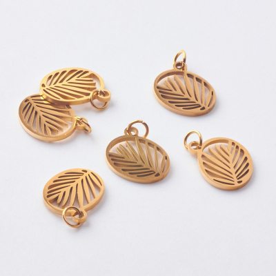 Zawieszka ze stali chirurgicznej liść palmowy w kółku w kolorze złotym 14mm PVD