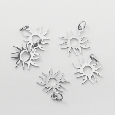 Zawieszka ze stali chirurgicznej słoneczko wycięte 13mm