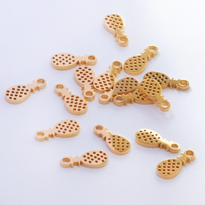 Zawieszka ze stali szlachetnej ananas w kolorze złotym 10mm