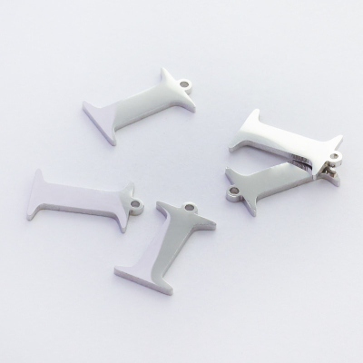 Zawieszka ze stali szlachetnej literka I w kolorze srebrnym 14,1mm