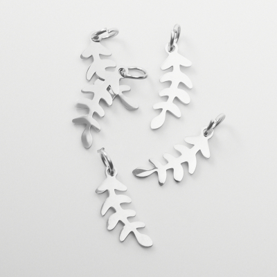 Zawieszka ze stali chirurgicznej listek w kolorze srebrnym 15mm