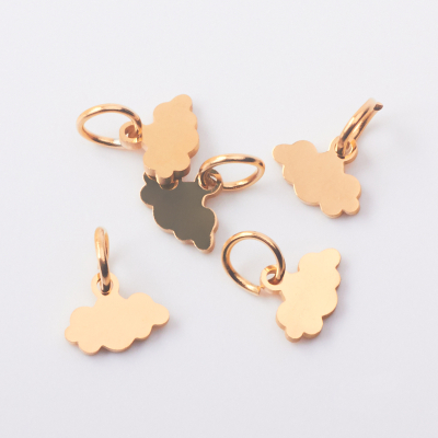 Zawieszka ze stali chirurgicznej chmurka w kolorze złotym 5mm