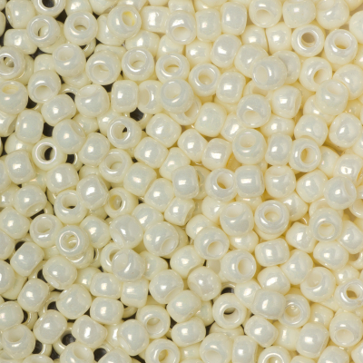 Koraliki TOHO Round 6/0 Opaque-Lustered Navajo White