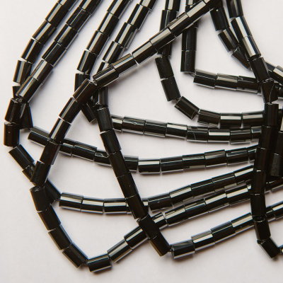 Onyks słupek fasetowany 5,5x8mm