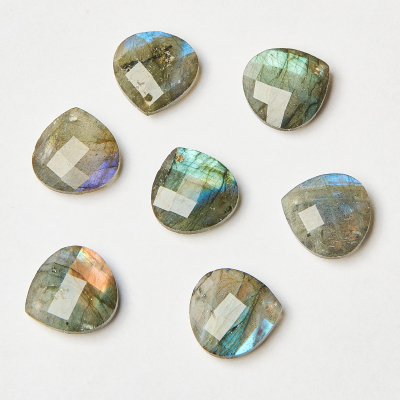 Zawieszka z labradorytu łezka fasetowana 16,5x16,5mm