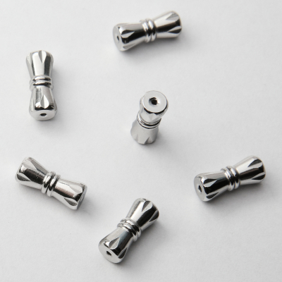 Zapięcie skręcane ozdobne ze stali szlachetnej w kolorze srebrnym 11,5x4,5mm