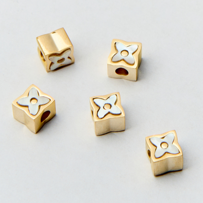 Koralik ze stali mini kwiatek z masą perłową 6mm