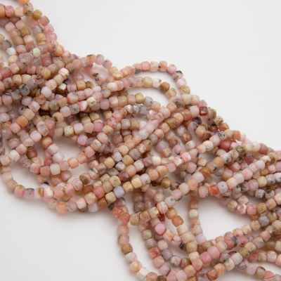 Opal r&oacute;żowy kostka fasetowana 4mm