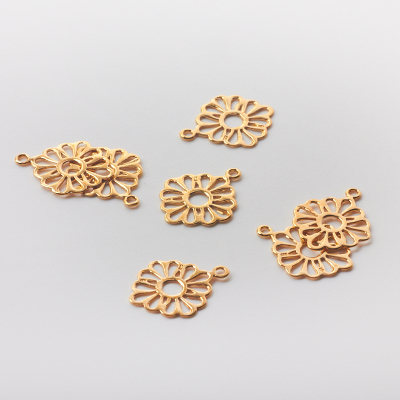 Srebrna zawieszka kwiatek AG925 pozłacana 17mm