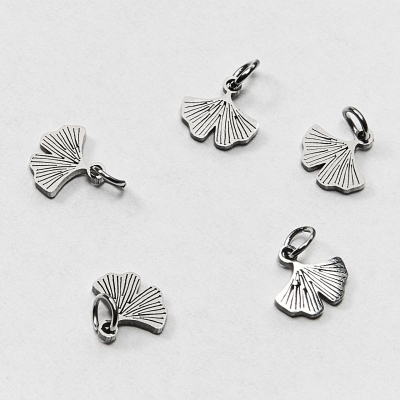 Mini zawieszka ze stali liść miłorzębu 6,5mm