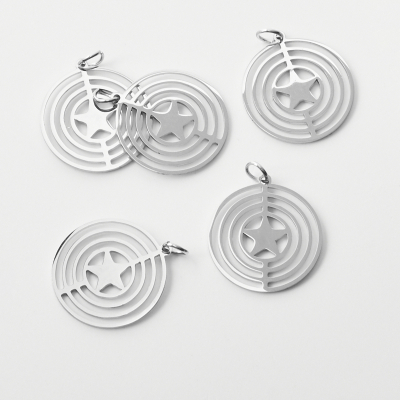 Zawieszka ze stali szlachetnej mini gwiazdka w kółkach do naszyjników w kolorze srebrnym 22mm