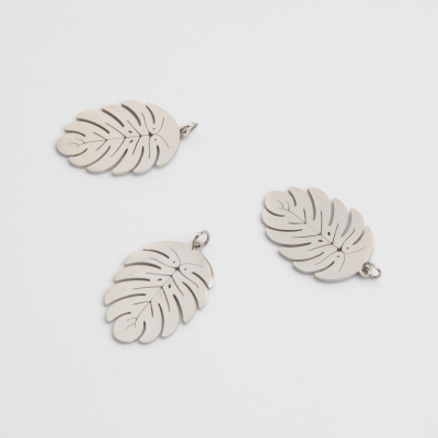 Zawieszka ze stali chirurgicznej liść monstery do naszyjnika w kolorze srebrnym 26mm