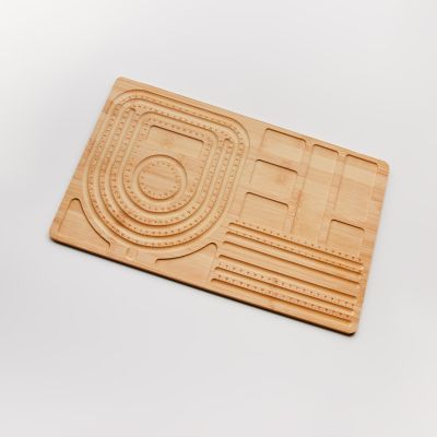 Drewniana tablica do projektowania wielu naszyjnik&oacute;w 44,5x28cm